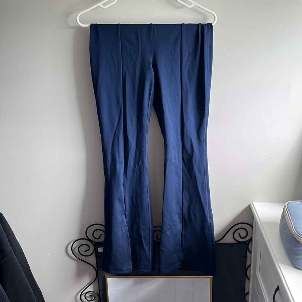 Cute yoga pants! High wasted and fits great